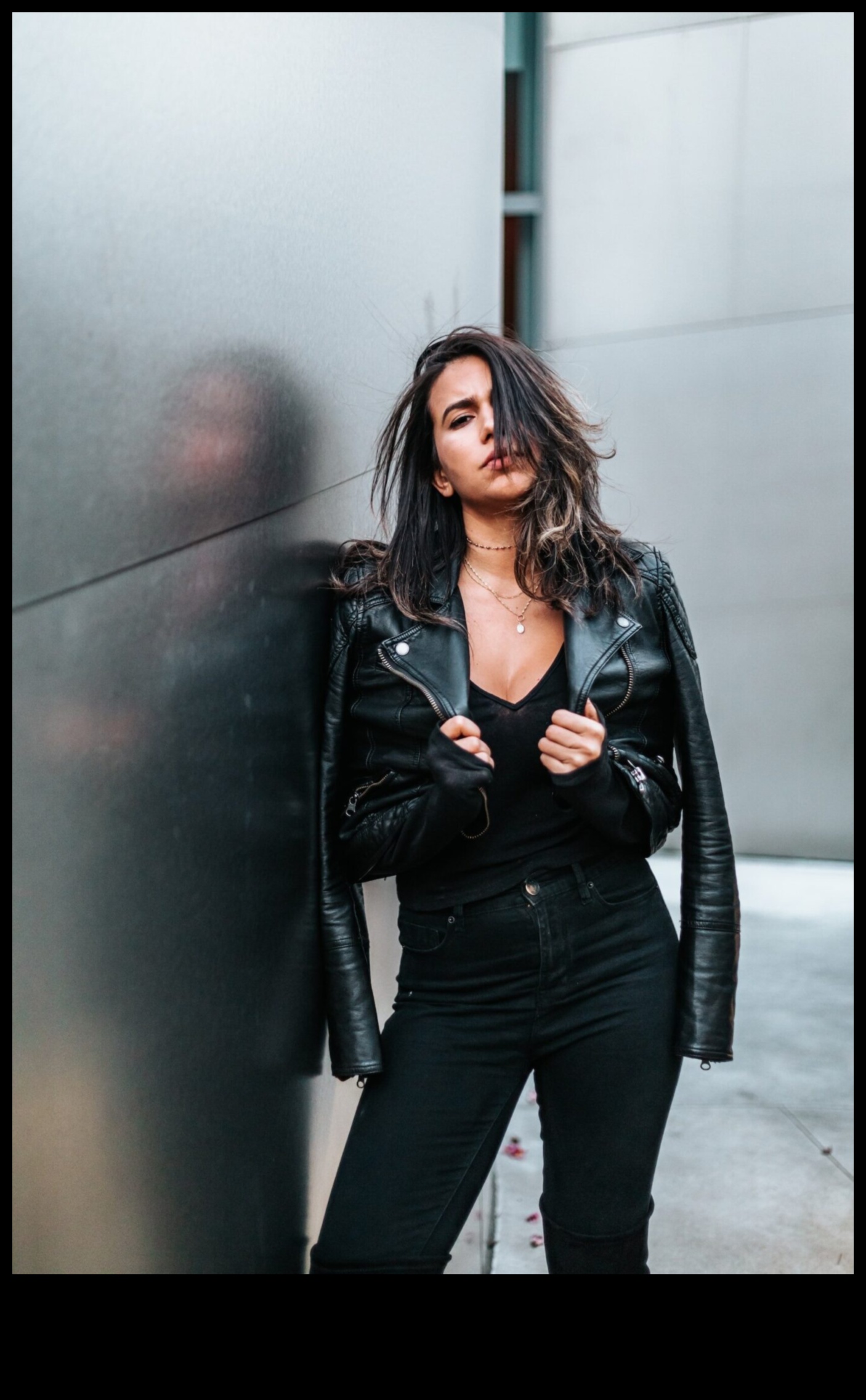 Legacy of Glamour Timeless Allure în Classic PiecesO privire asupra atracției de durată a pieselor de modă clasice care au trecut testul timpului. 3 Legacy of Glamour: Allure atemporală în piese clasice