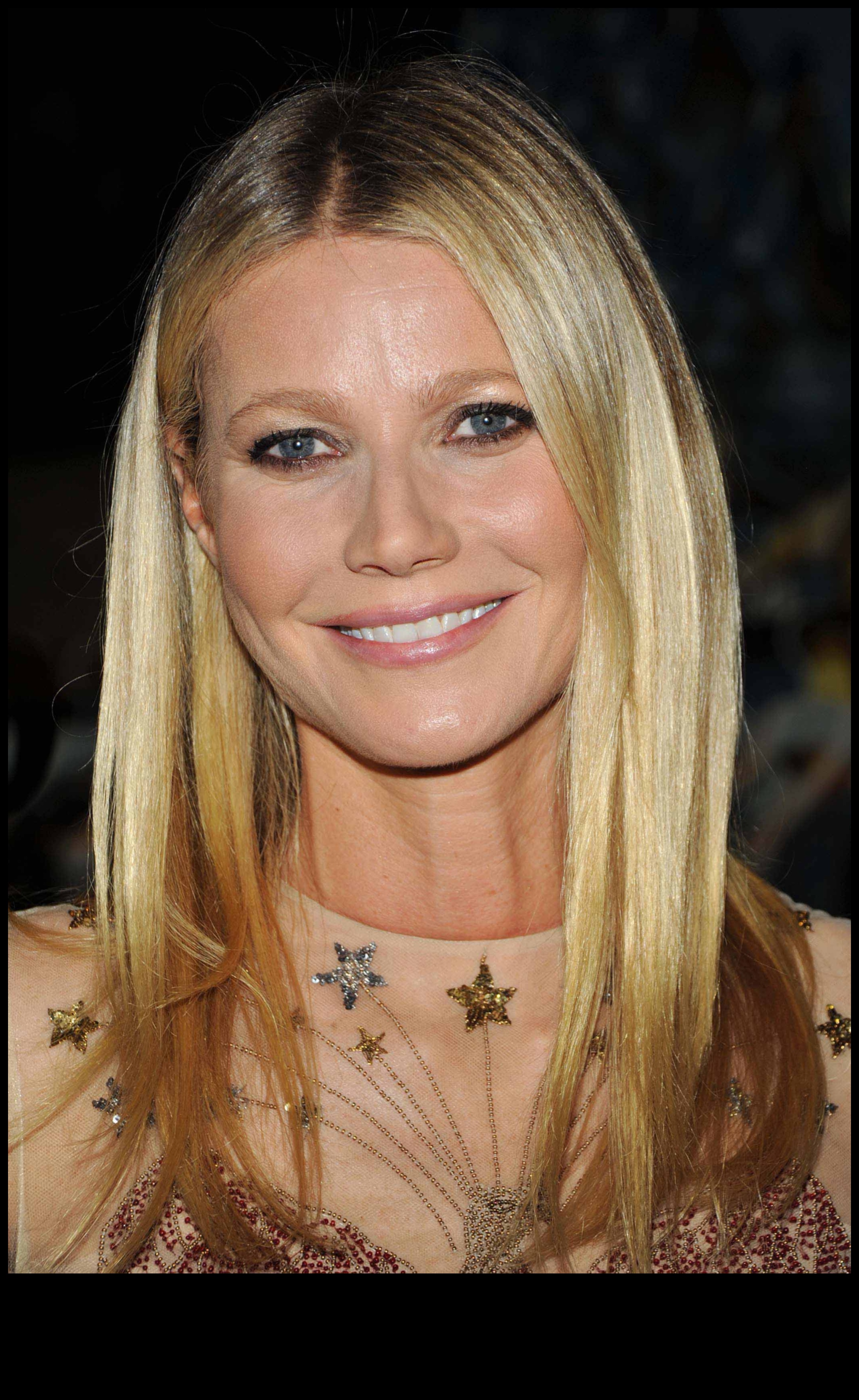 Tress Trends Continuare Rămâneți șic și rafinat cu coafuri drepte 3 Tress Trends Continuare: Rămâneți elegant cu coafuri drepte