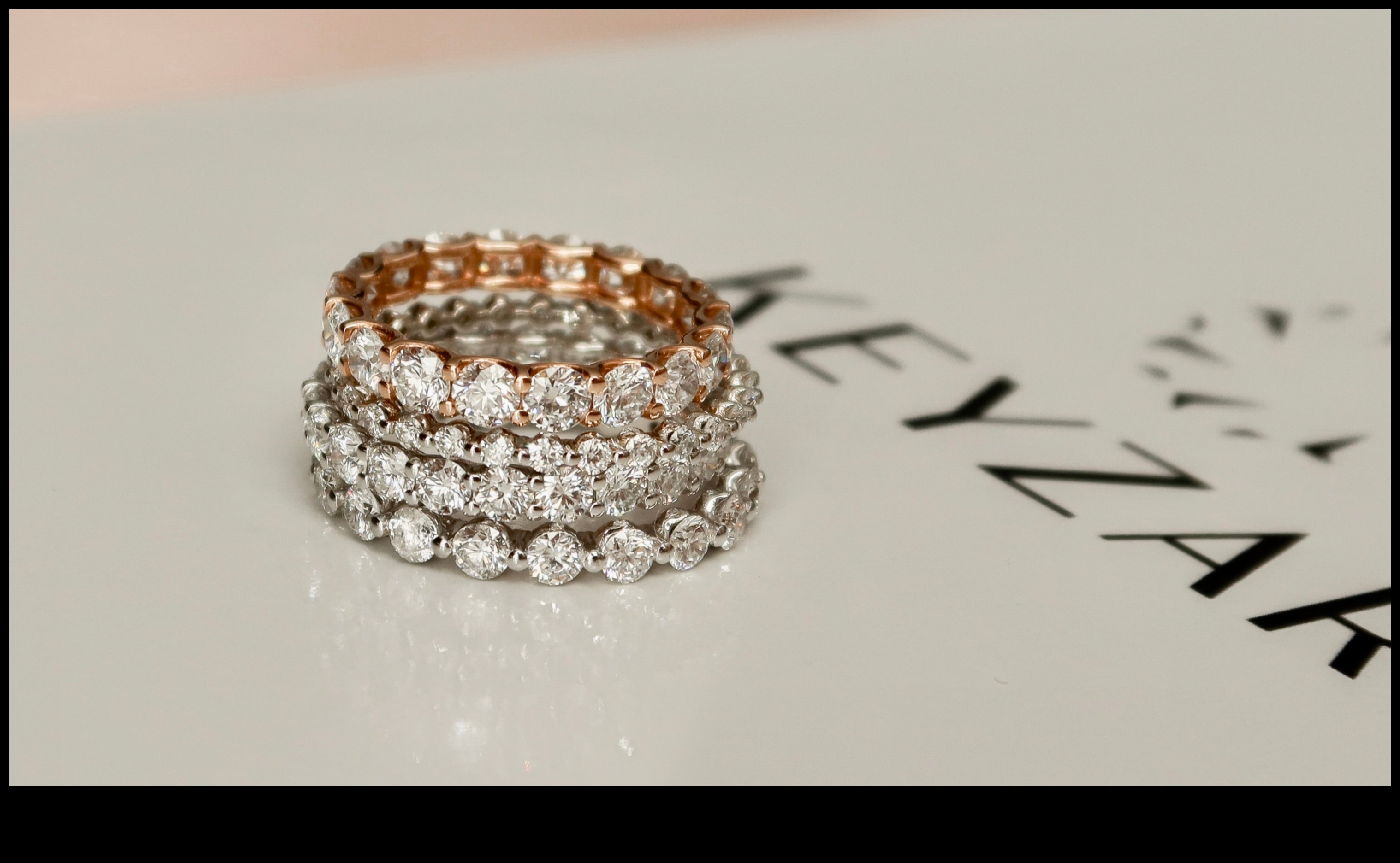 Eleganță eternă Descoperiți măiestria din spatele inelelor noastre atemporale. 4 Eleganță eternă: Descoperiți arta în inelele noastre atemporale