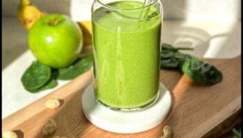 Go Green on the Go: Rețete rapide și portabile de smoothie verde